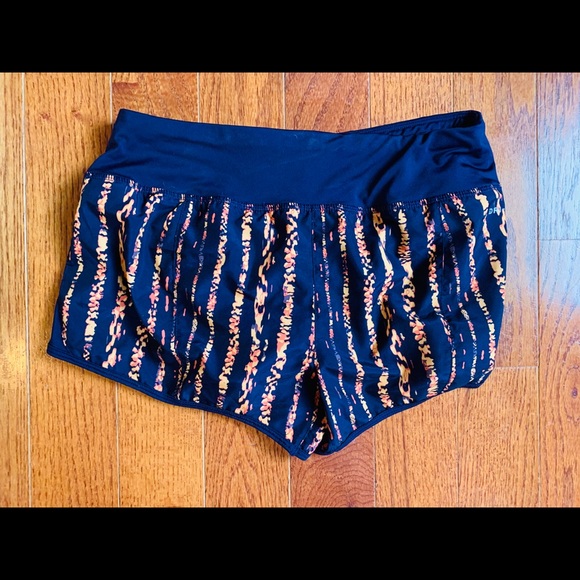 Nike dri fit running shorts medium - Picture 2 of 3